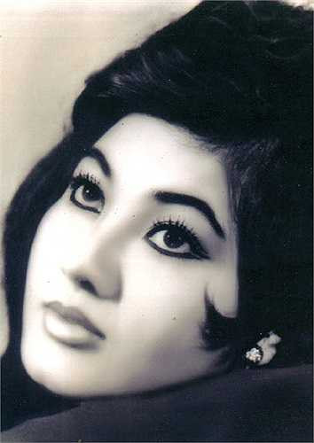 Bà còn được mệnh danh là 'Người đẹp Bình Dương' bởi nhan sắc vừa quyến rũ vừa thanh lịch và sang trọng của mình. Nhan sắc của Thẩm Thúy Hằng lúc bấy giờ được ca tụng ở tầm châu lục không kém gì các minh tinh màn bạc thế giới. 