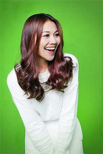 'Mỹ nhân miệng rộng' Thanh Hằng sở hữu vẻ đẹp quý phái, sang trọng của phương Tây hiện đại hòa quyện với làn da nâu khỏe khoắn của Á đông Ở Thanh Hằng, luôn toát ra sự sắc sảo, mạnh mẽ đầy cá tính. 