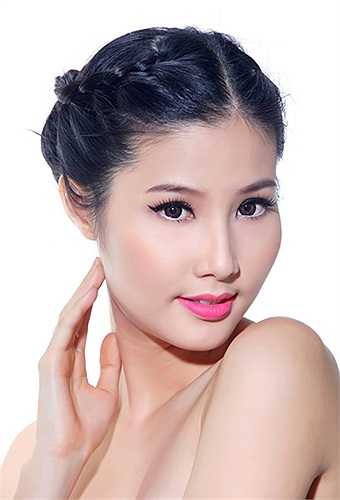 Vẻ đẹp của Diễm My nhẹ nhàng, trong sáng với gương mặt Vline tự nhiên