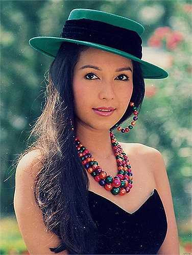 Nữ hoàng ảnh lịch Diễm My được coi là viên ngọc sáng giá nhất trên màn ảnh cũng như trong giới xuất bản lịch thập niên 80 - 90.