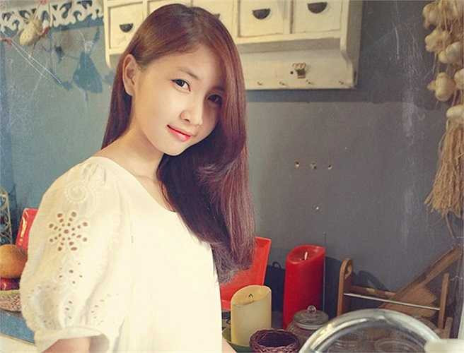 Cận cảnh gương mặt đằm thắm, không trang điểm nhiều của Hương Nhi.