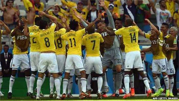 ĐT Colombia đã để lại rất nhiều ấn tượng đẹp, trong đó có điệu nhảy ăn mừng tập thể này
