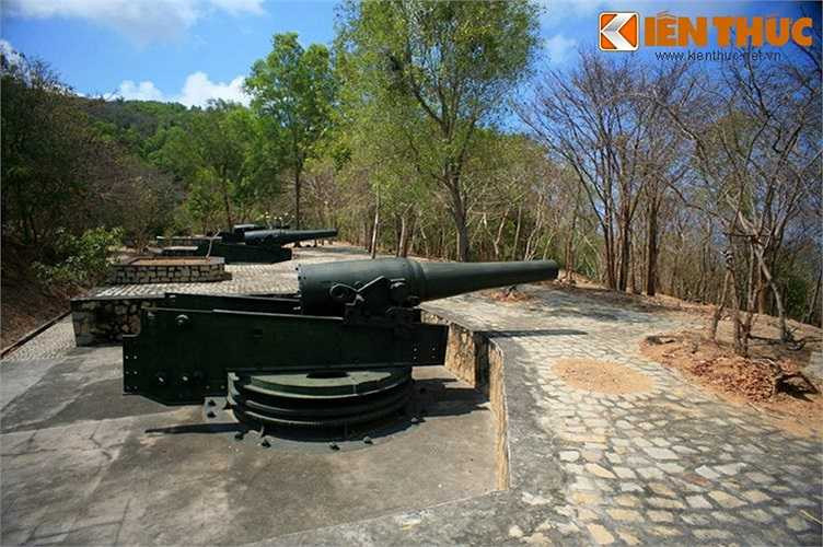 Trận địa pháo được khởi công năm 1885 và kéo dài trong vòng 15 năm mới hoàn thành với diện tích trên 1ha, ở độ cao 100m so với mực nước biển.