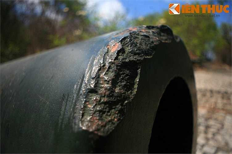 Rất nhiều mồ hôi, xương máu, sinh mạng của những người lao dịch khổ sai đã mất mát trong quá trình xây dựng trận địa pháo lớn nhất Đông Dương bấy giờ. Họ phải xẻ đá, phá núi làm đường, đào hào giao thông, xây hầm công sự đều làm bằng thủ công.