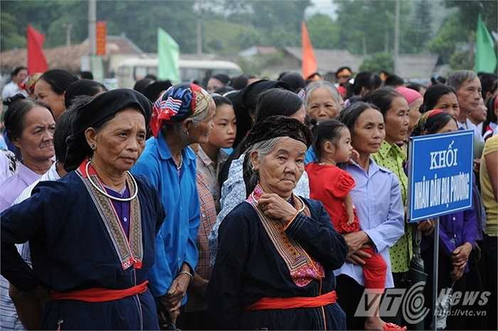 Những người dân địa phương huyện Định Hóa có mặt trong lễ phát động