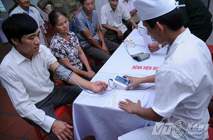 Quá trình khám thông thường được thực hiện tại sân của khu di tích ATK Định Hóa