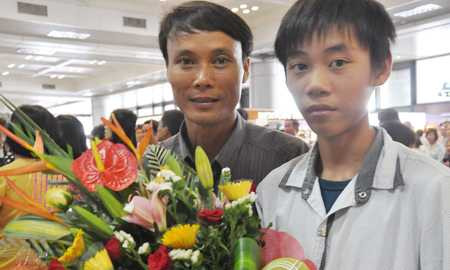 Cha mẹ phụ hồ, con trai giành Huy chương Vàng Toán quốc tế
