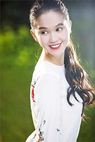 Ngọc Trinh xinh đẹp, rạng rỡ.