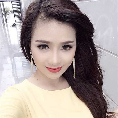 Vẻ lộng lẫy của ca sỹ Dương Hoàng Yến.