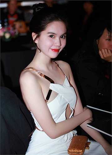 'Anh nói thấy Trinh cũng xinh mà anh đang tìm kiếm người mẫu để diễn cho anh. Lúc đó Trinh cao 1m66.'