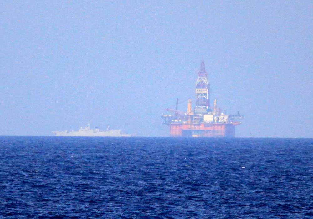 Nóng trưa 15/7: Đề cao cảnh giác nếu Trung Quốc rút giàn khoan tránh bão