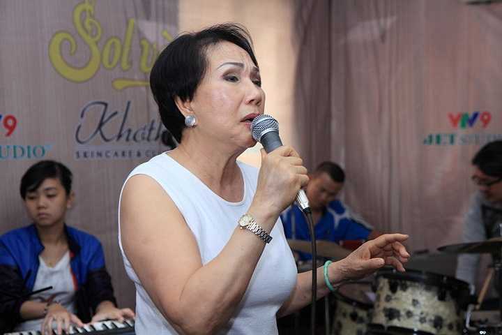 Tiêu biểu có thể kể đến như Thu hát cho người, Mười năm tình cũ, Mắt lệ cho người, Mùa thu chết, Chiếc lá thu phai, Quên đi tình yêu cũ, Ngậm Ngùi, Tình lỡ….