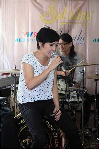 Nữ danh ca đã miệt mài tập luyện nhiều ngày vì trong chương trình này sẽ có một vài ca khúc quen thuộc được phối mới lại làm tăng sự bất ngờ khi trình diễn trên sân khấu. 