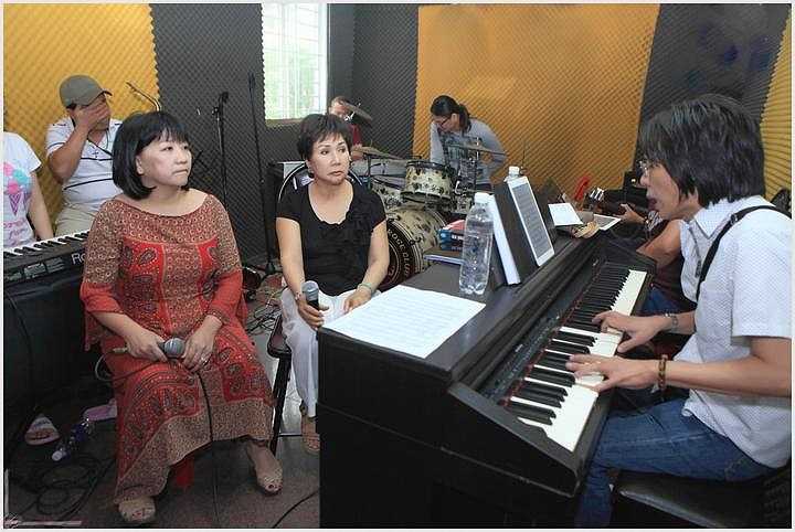 Phương Thanh hứa hẹn sẽ đem đến nhiều bất ngờ khi thể hiện cùng danh ca Lệ Thu ca khúc Dấu tình sầu.