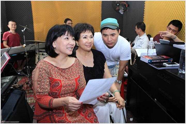 Lệ Thu sẽ trình bày khoảng 20 bài hát nổi tiếng nhất trong hơn 50 năm ca hát của mình.