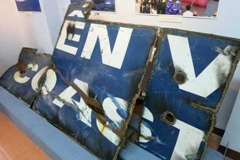 trưng bày, tàu CSB, Việt Nam, Trung Quốc, tấn công, đâm rách