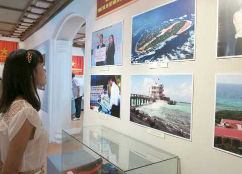 trưng bày, tàu CSB, Việt Nam, Trung Quốc, tấn công, đâm rách