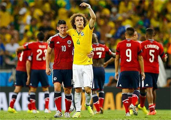 David Luiz chia sẻ nỗi buồn của James Rodriguez sau trận tứ kết. Anh là chuyên gia an ủi đối thủ.
