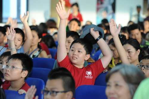 Đoàn hợp xướng giành giải Grammy giao lưu tại Vinschool