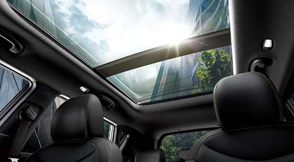 Cửa sổ trời toàn cảnh panorama cho không gian nội thất KIA SOUL thoáng đãng hơn bao giờ hết