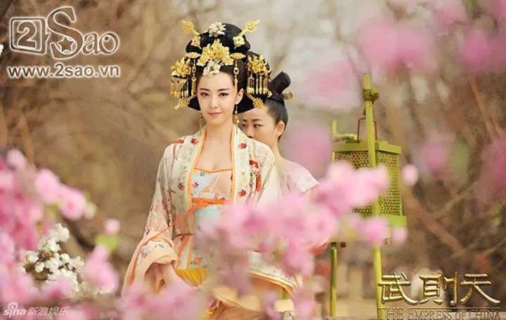 Mễ Lộ hóa thân thành công chúa Cao Dương, con gái của Lý Thế Dân. 