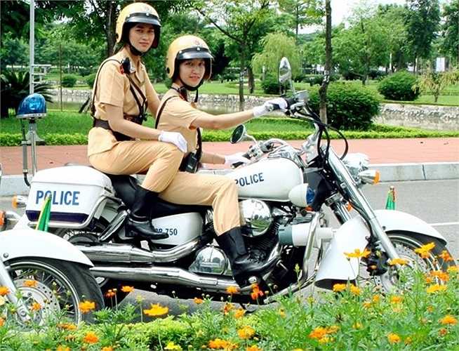 Thiếu tá Nguyễn Văn Hải, Đội trưởng Đội CSGT Tuần tra dẫn đoàn, Phòng CSGT đường bộ, đường sắt (PC67), Công an Hà Nội cho biết, Đội CSGT Tuần tra dẫn đoàn có nhiệm vụ chính là đón, dẫn cũng như đảm bảo tuyệt đối an toàn cho các đoàn lãnh đạo Đảng, Nhà nước, Chính phủ cũng như những đoàn khách quốc tế, sự kiện lớn của đất nước diễn ra trên địa bàn Thủ đô.
