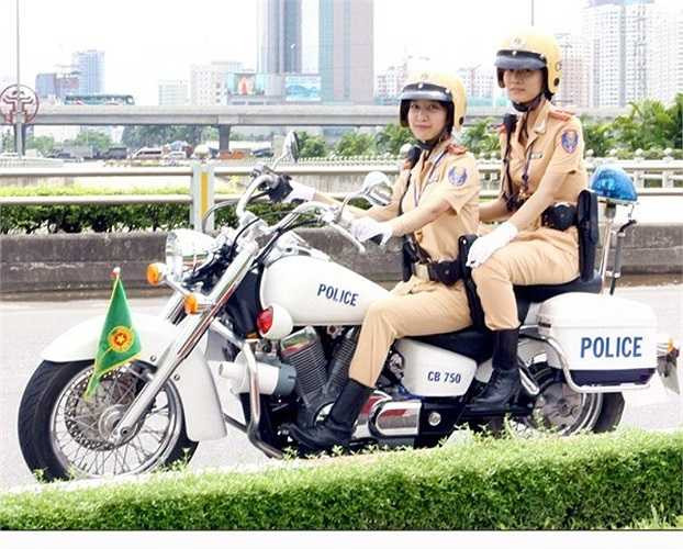 Vì CSGT dẫn đoàn ngoài ngoại hình nam đẹp trai, nữ xinh gái thì phải có nghiệp vụ, ý thức kỷ luật cao, không được phép sai sót trong bất cứ tình huống nào, dù là nhỏ nhất để đảm bảo không những an ninh trật tự mà cả vấn đề ngoại giao, phải chính xác đến từng phút. 