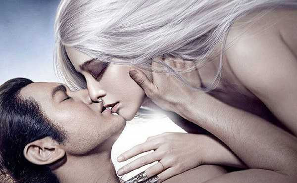 ￼ Huỳnh Hiểu Minh tiết lộ, do anh đang bị đau chân nên khi diễn cảnh nóng trong phim Bạch Phát Ma Nữ - Minh nguyệt thiên quốc, Phạm Băng Băng vô cùng vất vả vì phải chủ động dẫn dắt bạn diễn vào cơn say tình. (Theo Zing) 