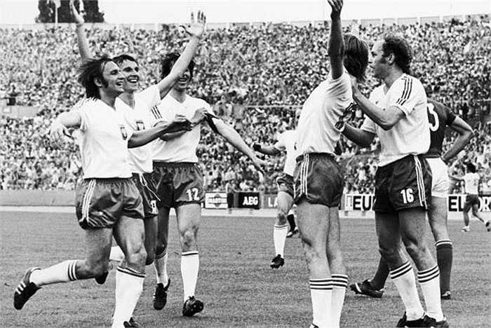 Grzegorz Lato ghi 7 bàn giúp Ba Lan giành vị trí thứ ba tại World Cup 1974