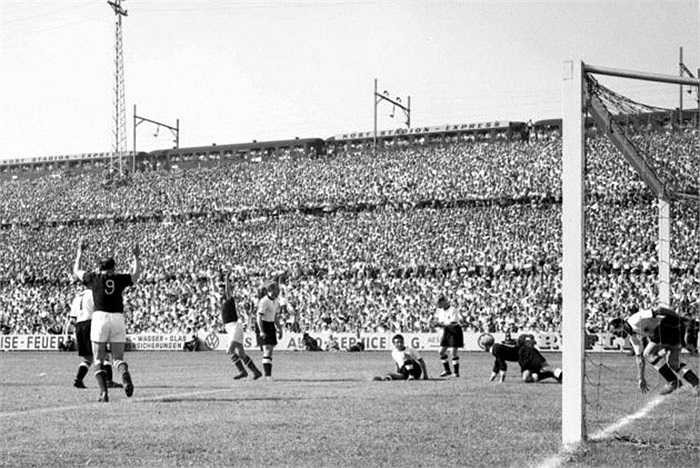Ghi 11 bàn cho Hungary ở World Cup 1954 nhưng Sandor Kocsis chỉ giành HCB