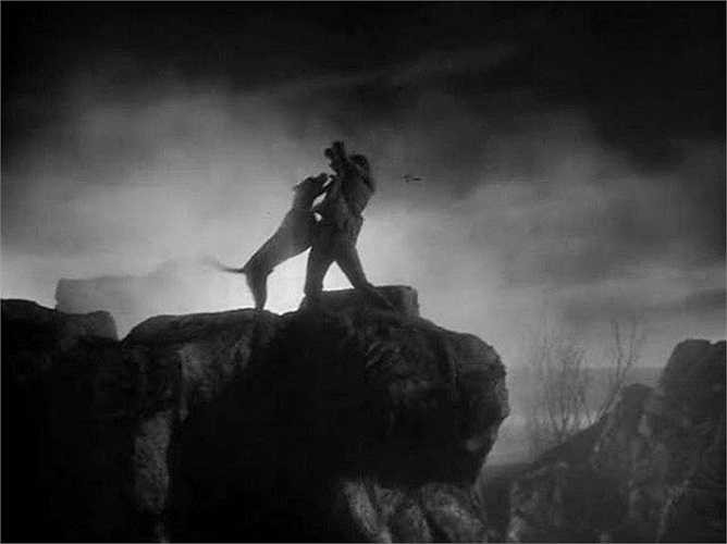 Còn rất nhiều huyền thoại về chó ma, được cho là linh hồn của những người bị quy là phù thủy và bị treo cổ hoặc chôn sống.