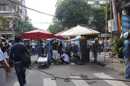 nhân viên điện lực, điện giật, công ty điện lực tân bình, tử vong, dính trên cột điện