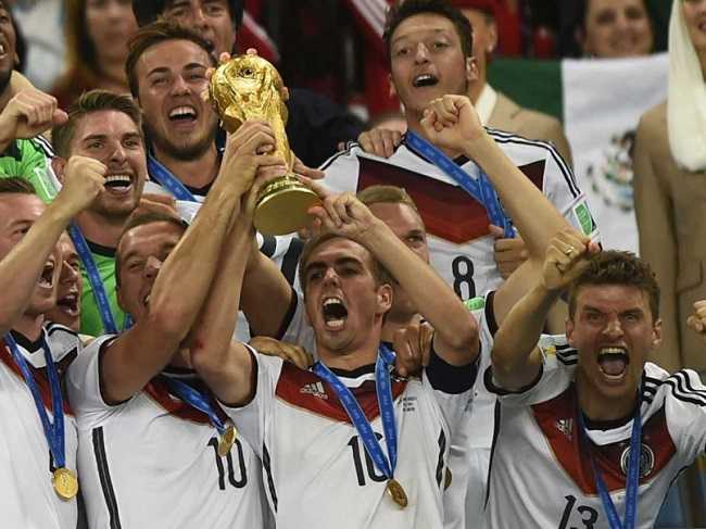 Philipp Lahm bất ngờ từ giã sự nghiệp quốc tế