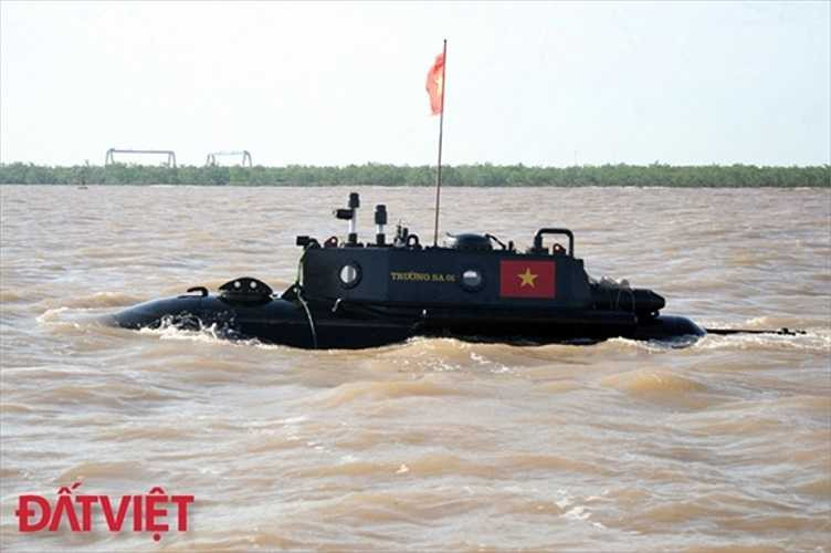 Từ 14h30 đến 17h00, tàu đã di chuyển ra gần phao số 0 với vận tốc 7 hải lý/h. Cuộc thử nghiệm phải kết thúc sớm hơn dự tính vì con tàu không đảm bảo khả năng lái do một chân vịt đã bị hỏng. 