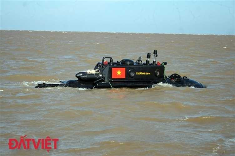 Hôm 16/7/2014, doanh nhân này chia sẻ rất muốn được thử nghiệm trong điều kiện biển đang bị bão đổ bộ để thử khả năng chống chịu của con tàu, bởi tìm kiếm cứu nạn là một trong những nhiệm vụ mà ngay từ đầu ông Nguyễn Quốc Hòa đã đề ra. 