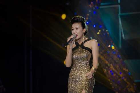 Lê Vũ Bình mở màn sôi động liveshow 3 Sao Mai điểm hẹn