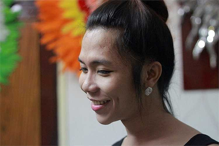 Jessica là một người đã phẫu thuật chuyển giới từ nam sang nữ. Cô tên thật là Nguyễn Hữu Toàn. Khi nhận ra giới tính thật của mình, đến năm 23 tuổi, Toàn quyết định sang Thái Lan thực hiện chuyển giới để có được hình dáng thiếu nữ như hiện tại. Cô là một thành viên sống tích cực và có tác động tốt tới cộng đồng đồng tính Việt