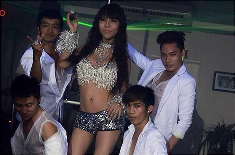 Jessica đã có bạn trai nhưng chưa công khai hoàn toàn. Thông thường, bạn trai là người đón cô đi diễn hàng đêm.