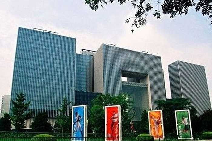 4. Tập đoàn Dầu khí Quốc gia Trung Quốc (CNPC). Xếp hạng năm 2013: 5; Doanh thu: 432 tỷ USD. Lợi nhuận: 18,5 tỷ USD. Lĩnh vực: Dầu khí. Quốc gia: Trung Quốc