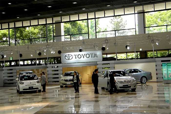 9. Toyota. Xếp hạng năm 2013: 8; Doanh thu: 256,5 tỷ USD. Lợi nhuận: 18,2 tỷ USD. Lĩnh vực: Ôtô. Quốc gia: Nhật Bản