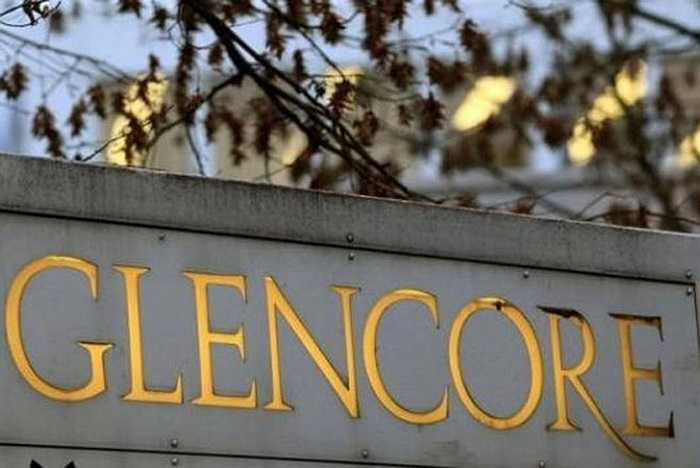 10. Glencore. Xếp hạng năm 2013: 12; Doanh thu: 232,7 tỷ USD. Lợi nhuận: -7,4 tỷ USD. Lĩnh vực: Giao dịch hàng hóa cơ bản và khai mỏ. Quốc gia: Thụy Sỹ