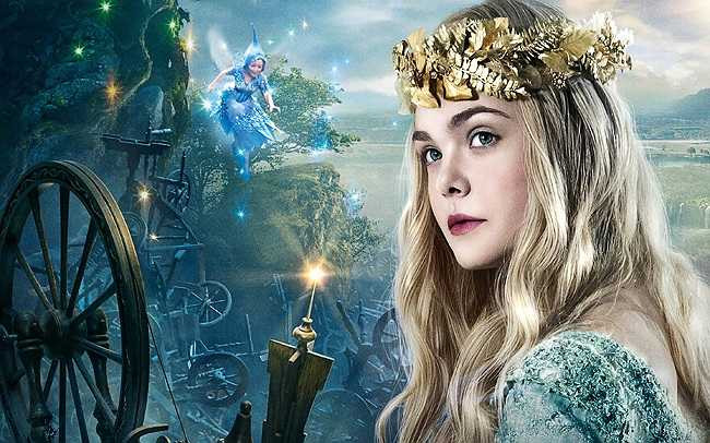 Nữ diễn viên Elle Fanning cũng gây sốt với vai diễn công chúa Aurora trong phim Tiên Hắc Ám mới đây.