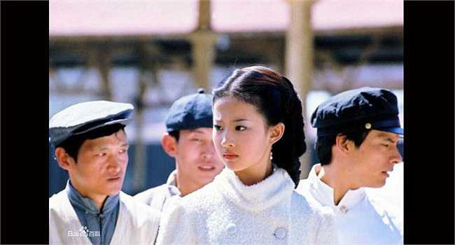 Sau thành công với phim Gia tộc Kim Phấn, nữ diễn viên tiếp tục vào phim Thiên long bát bộ gây sốt màn ảnh nhỏ.