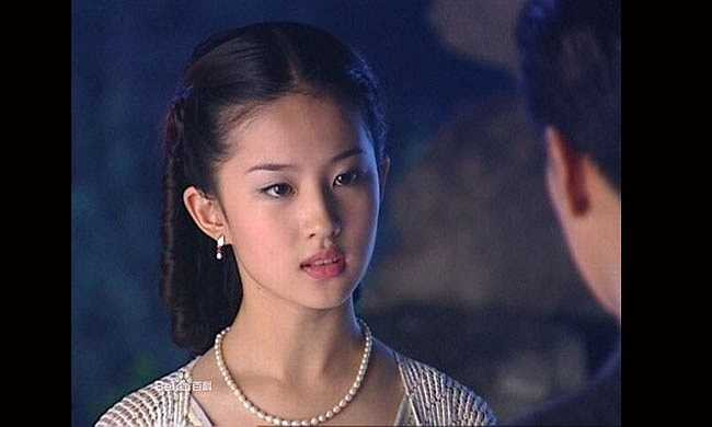 Công chúng hâm mộ cả về sắc đẹp lẫn tài năng diễn xuất của cô.