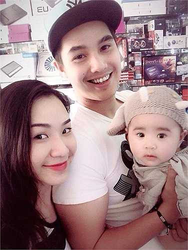 Cựu hot boy sau khi bị 'gắn mác' bắt cá hai tay đã giải thích vì chứng kiến vợ chịu áp lực dư luận nên anh quyết định lên tiếng nhận trách nhiệm để cứu vãn cuộc hôn nhân, nhưng có lẽ đây là quyết định sai lầm.