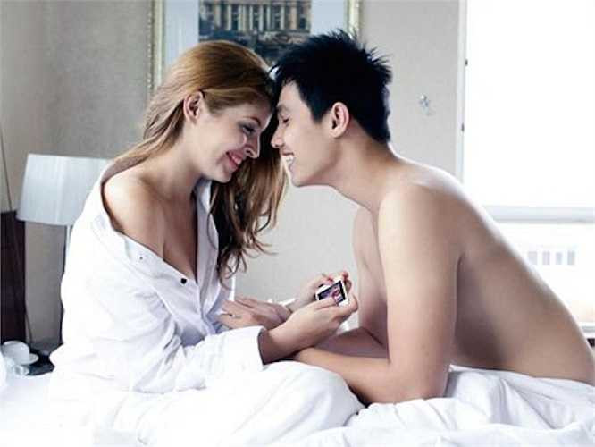 Căp đôi cũng chia sẻ nhiều hình ảnh giường chiếu, dù là chụp quảng cáo hay ...