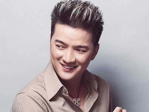 Đàm Vĩnh Hưng hát đám cưới nhận hơn 400 triệu đồng: Đầu năm 2012, dư luận xôn xao trước thông tin ông hoàng nhạc Việt được mời hát trong đám cưới siêu sang của con trai nữ đại gia Hà Tĩnh với mức cát-xê 'khủng'. Theo đó, Đàm Vĩnh Hưng được trả tới 20.000 USD (khoảng hơn 420 triệu đồng) để xuất hiện và phục vụ văn nghệ tại đám cưới. Anh cũng đồng ý hát không giới hạn theo yêu cầu của quan khách có mặt trong bữa tiệc.