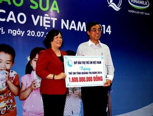 QUỸ SỮA “VƯƠN CAO VIỆT NAM” ĐẾN VỚI TRẺ EM QUẢNG TRỊ NHÂN DỊP KỶ NIỆM NGÀY THƯƠNG BINH LIỆT SĨ