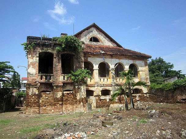 Thành cổ Biên Hòa, di tích lịch sử quốc gia nằm trên đường Phan Chu Trinh, (TP Biên Hòa, tỉnh Đồng Nai) là công trình cổ có cấu trúc độc đáo, được Nhà nước công nhận Di tích lịch sử quốc gia năm 2013. 