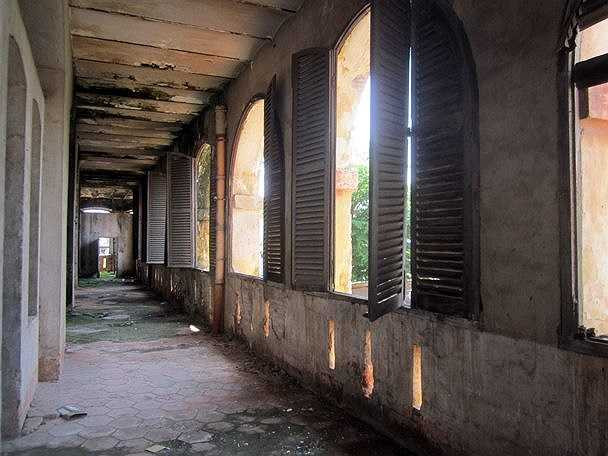 Thế nhưng, thành cổ chưa từng được trùng tu, tôn tạo nên ngày càng trở nên hoang phế, đổ nát, bị lãng quên.